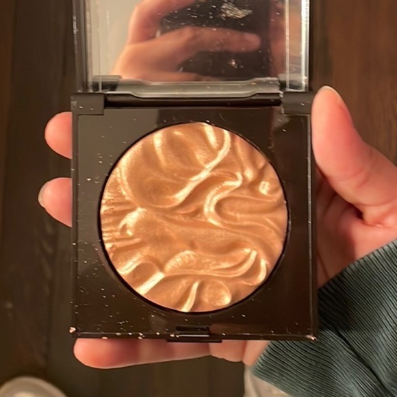 Laura Mercier highlight - Picture 2 of 3